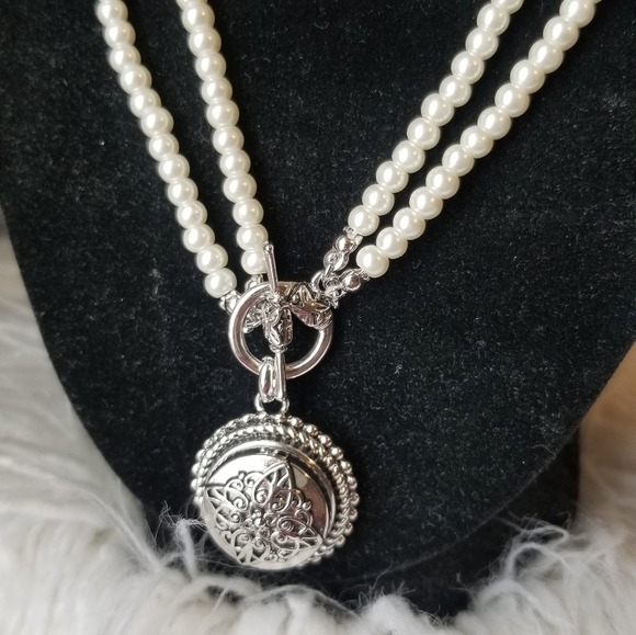 📿 VINTAGE PEARL NECKLACE - Picture 2 of 5